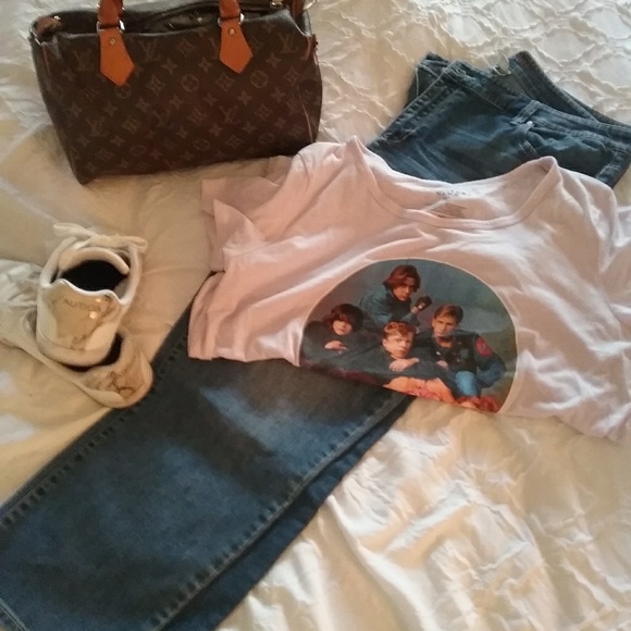 Clothes - Picture 6 of 8